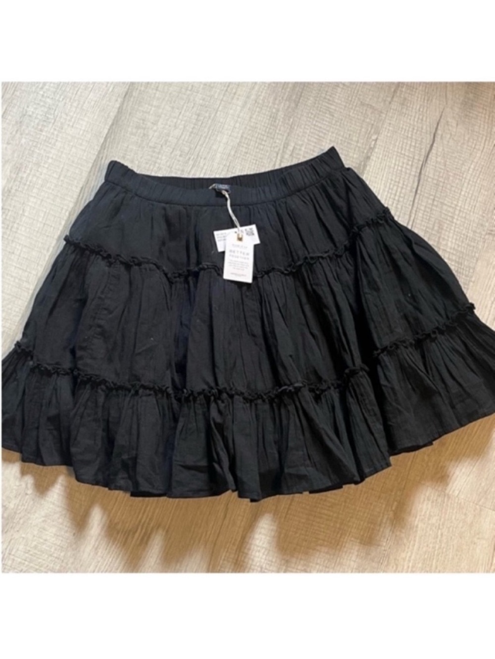 American Eagle black skort
Elastic waist